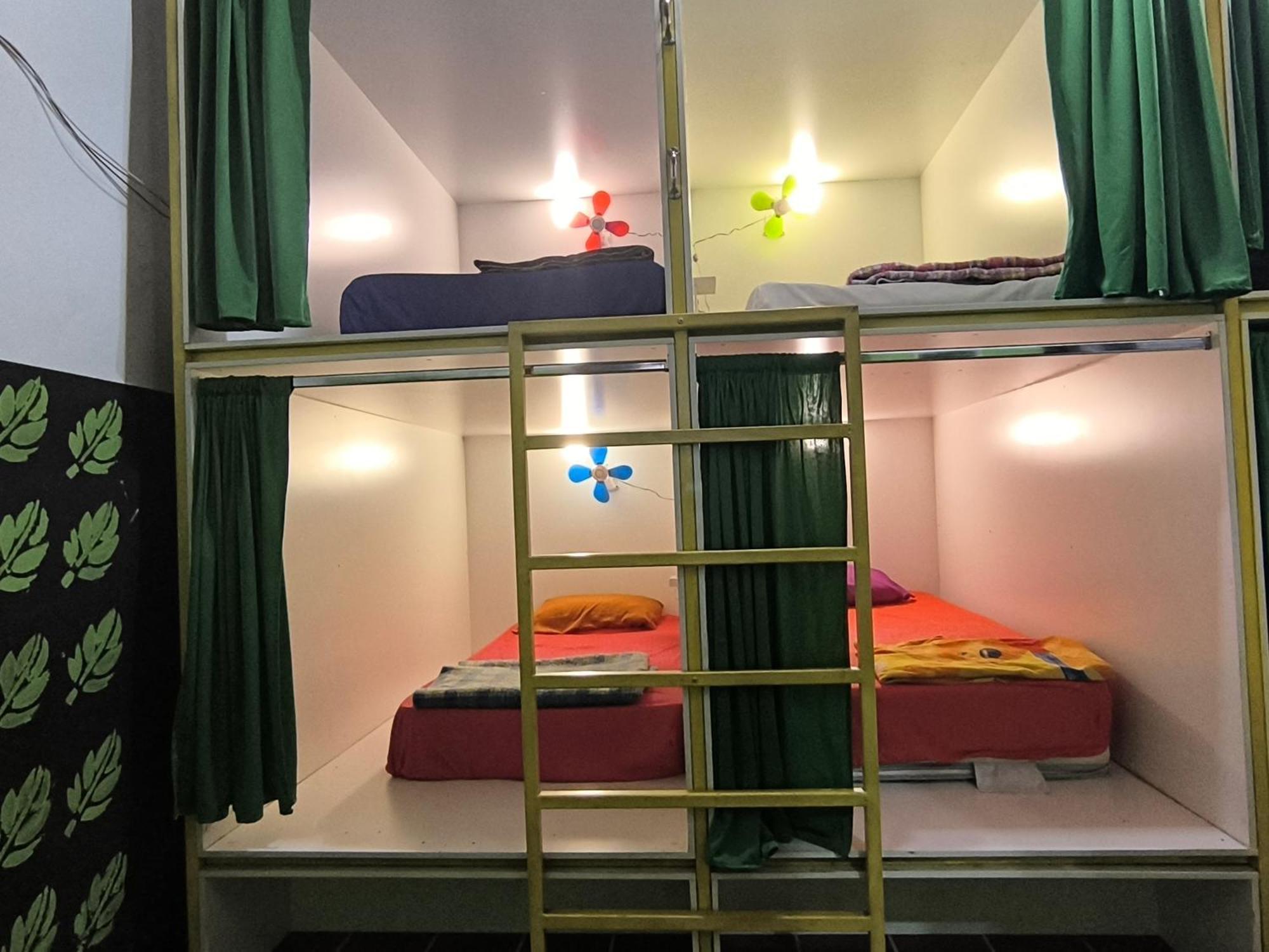 Karim Hostel グアテマラシティ エクステリア 写真