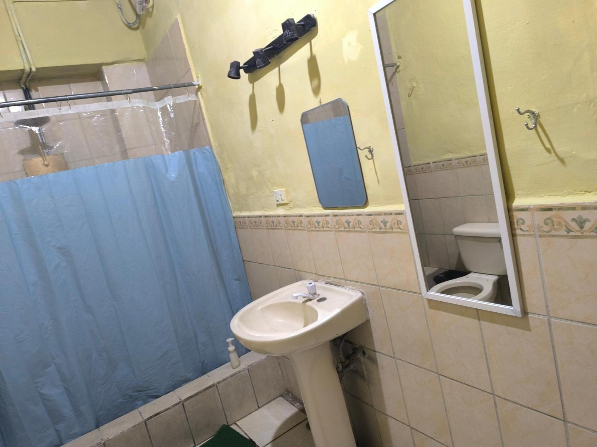 Karim Hostel グアテマラシティ エクステリア 写真