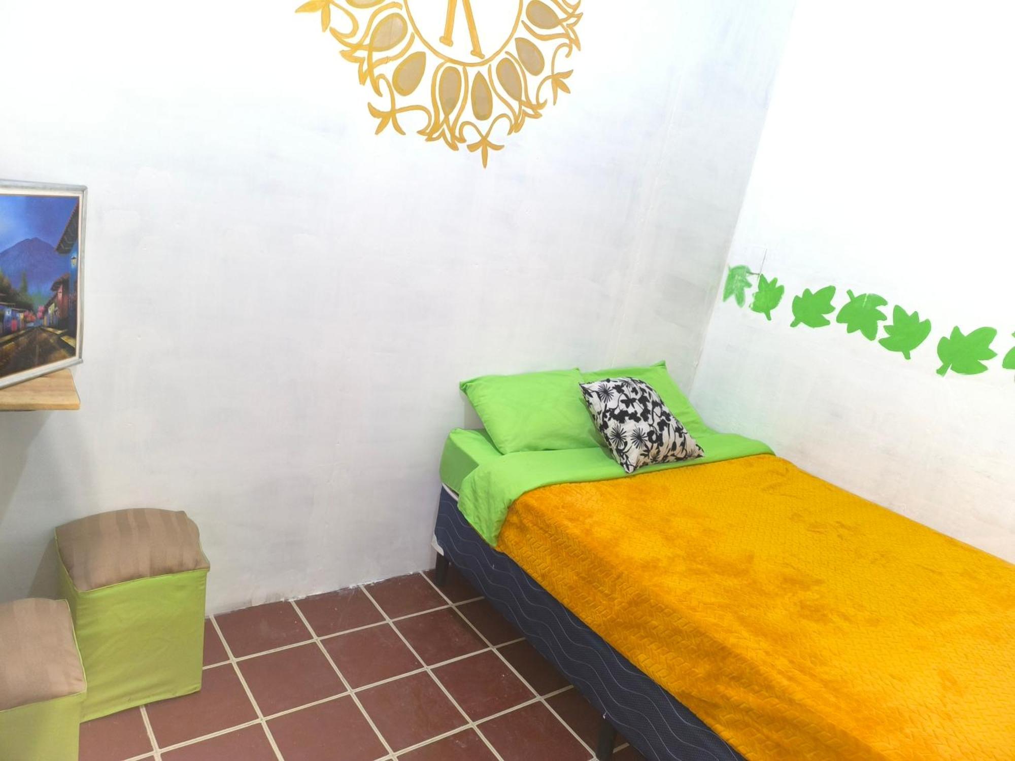 Karim Hostel グアテマラシティ エクステリア 写真