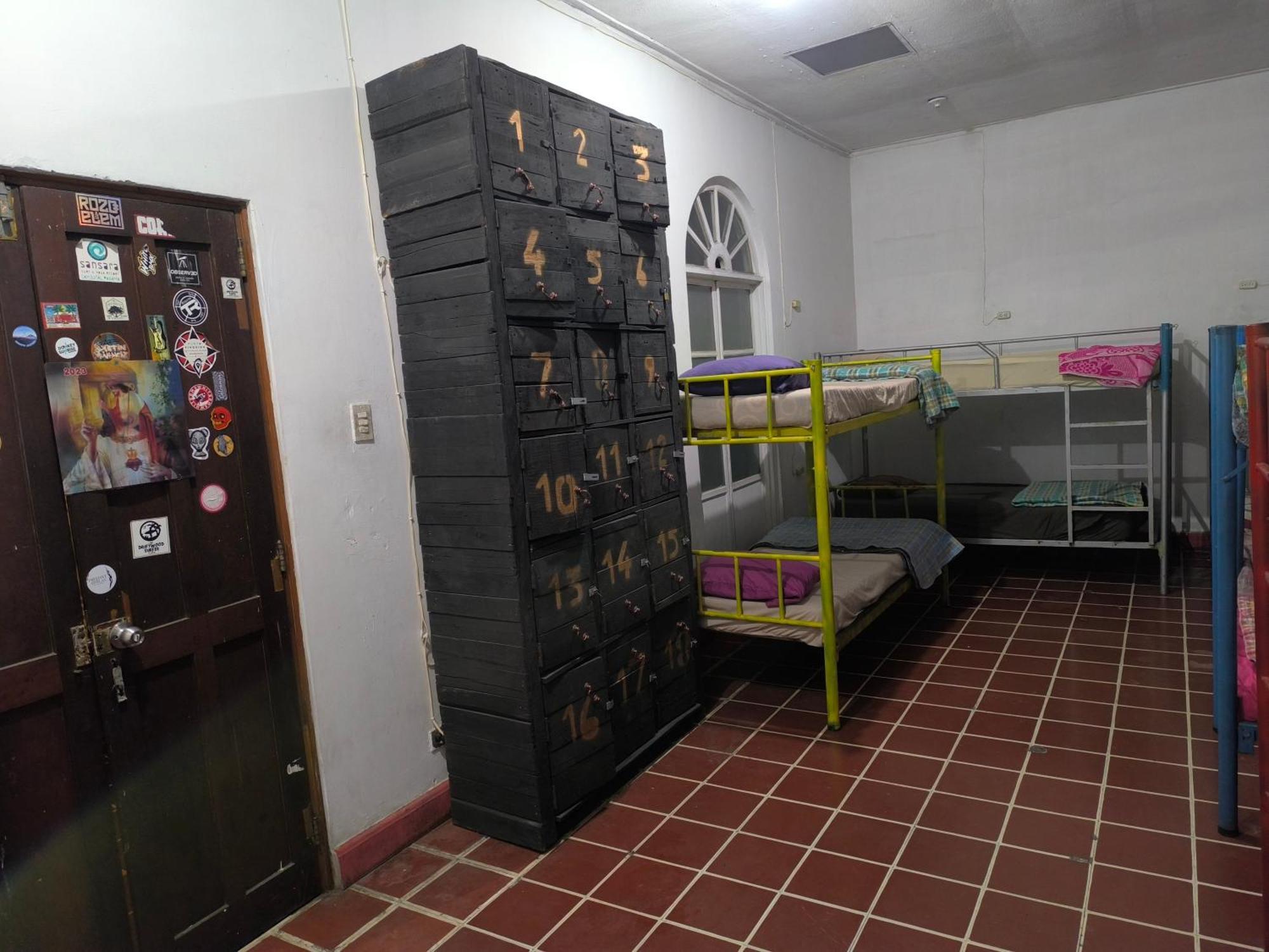 Karim Hostel グアテマラシティ エクステリア 写真