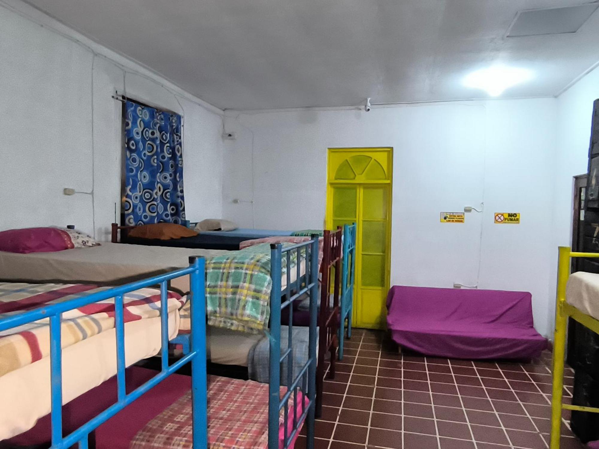 Karim Hostel グアテマラシティ エクステリア 写真