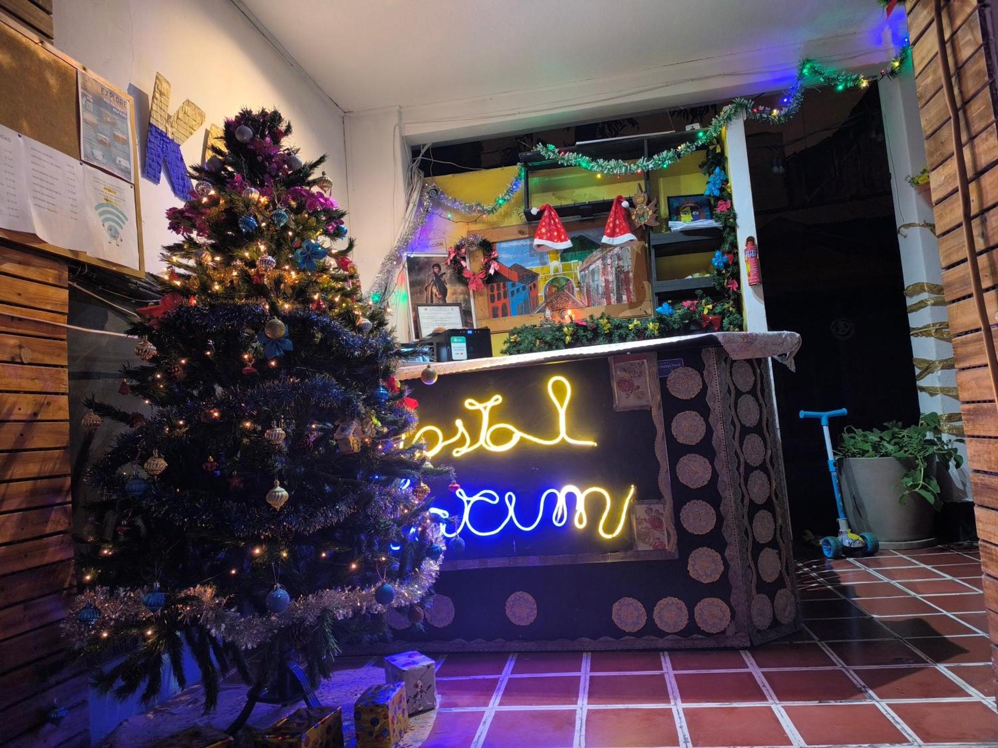 Karim Hostel グアテマラシティ エクステリア 写真
