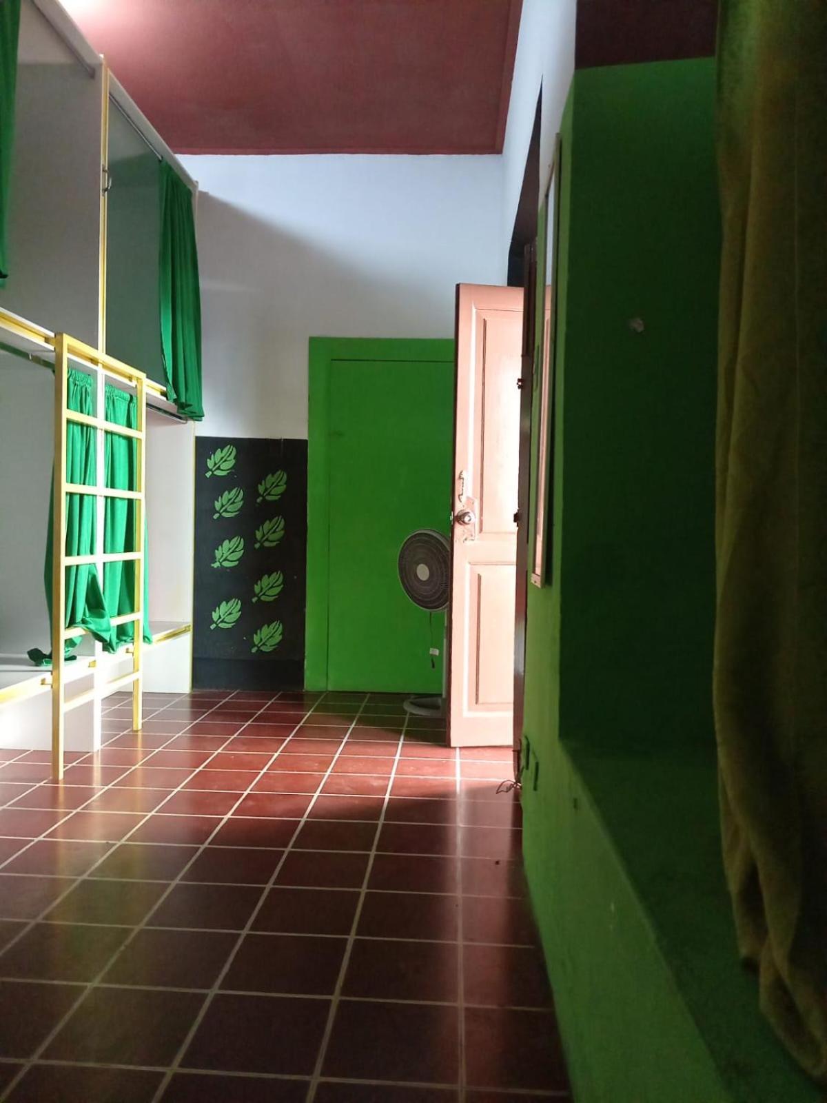 Karim Hostel グアテマラシティ エクステリア 写真