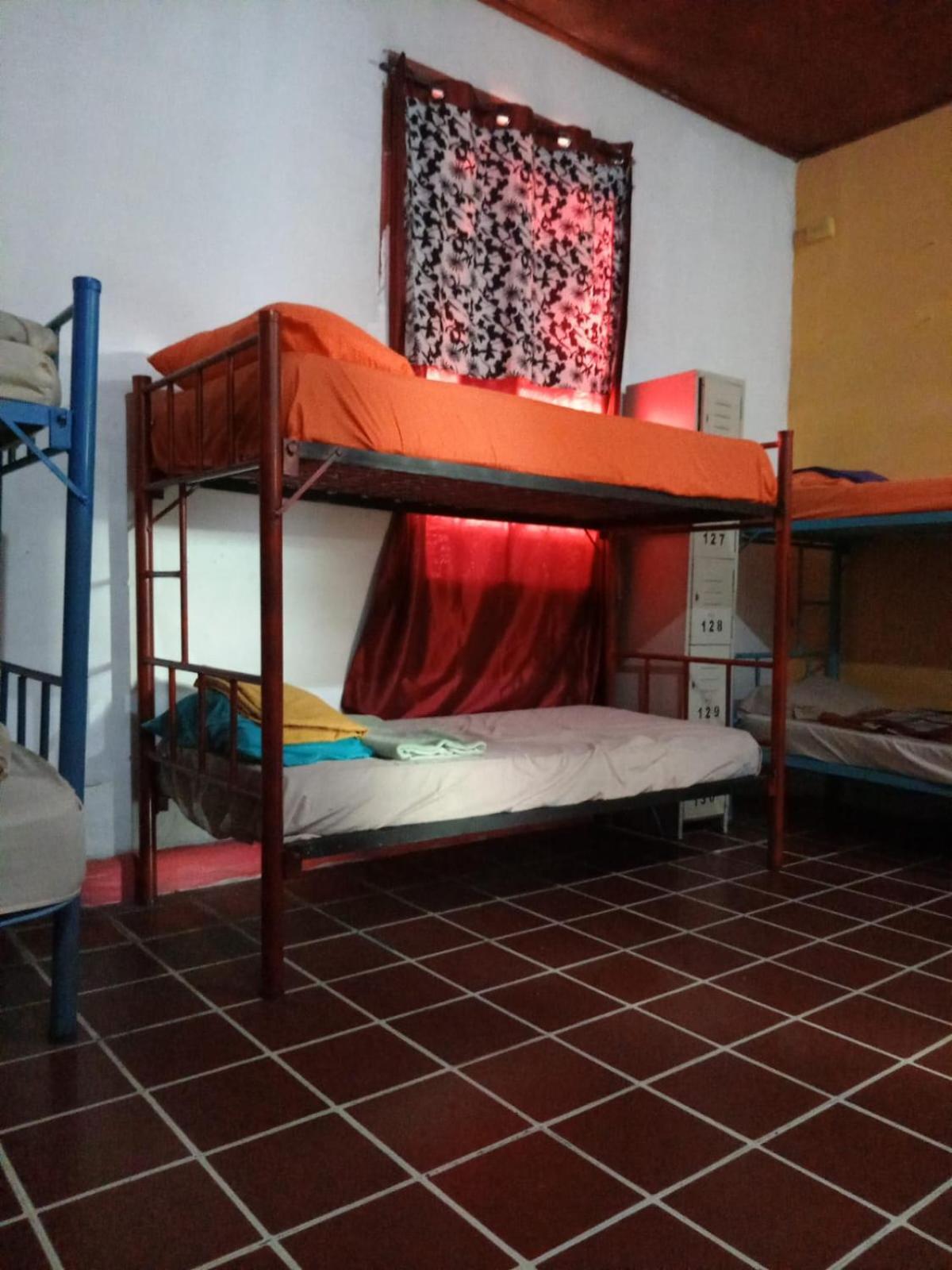 Karim Hostel グアテマラシティ エクステリア 写真
