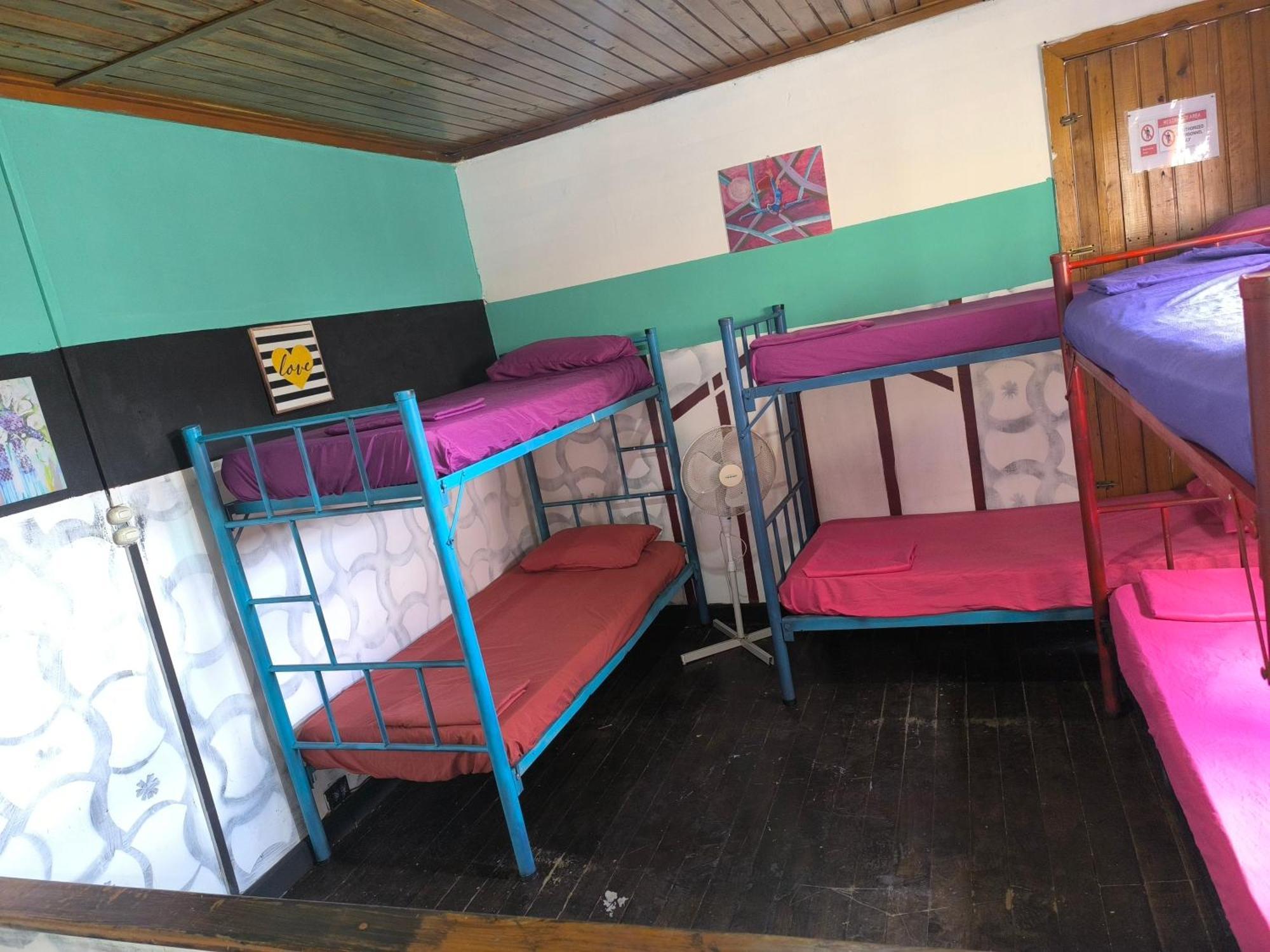 Karim Hostel グアテマラシティ エクステリア 写真