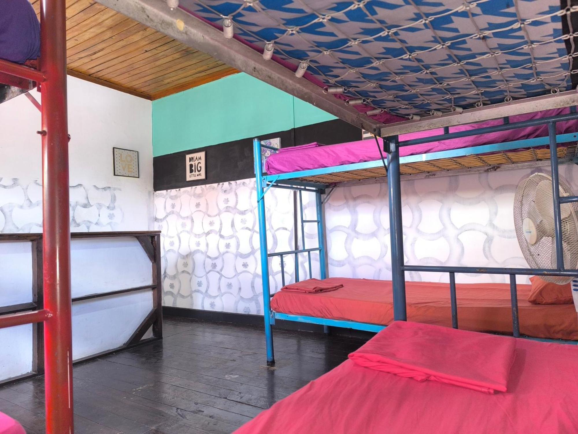 Karim Hostel グアテマラシティ エクステリア 写真