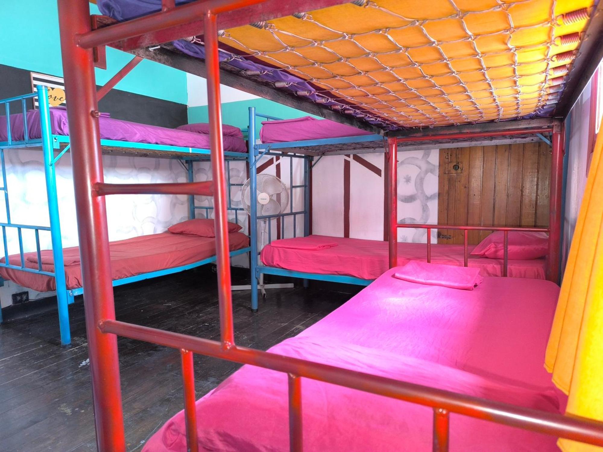 Karim Hostel グアテマラシティ エクステリア 写真