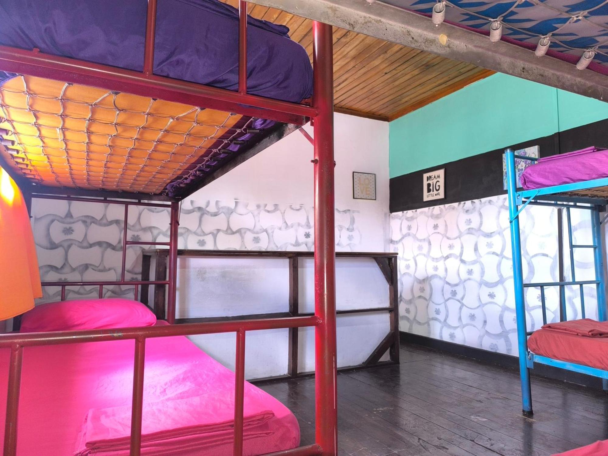 Karim Hostel グアテマラシティ エクステリア 写真