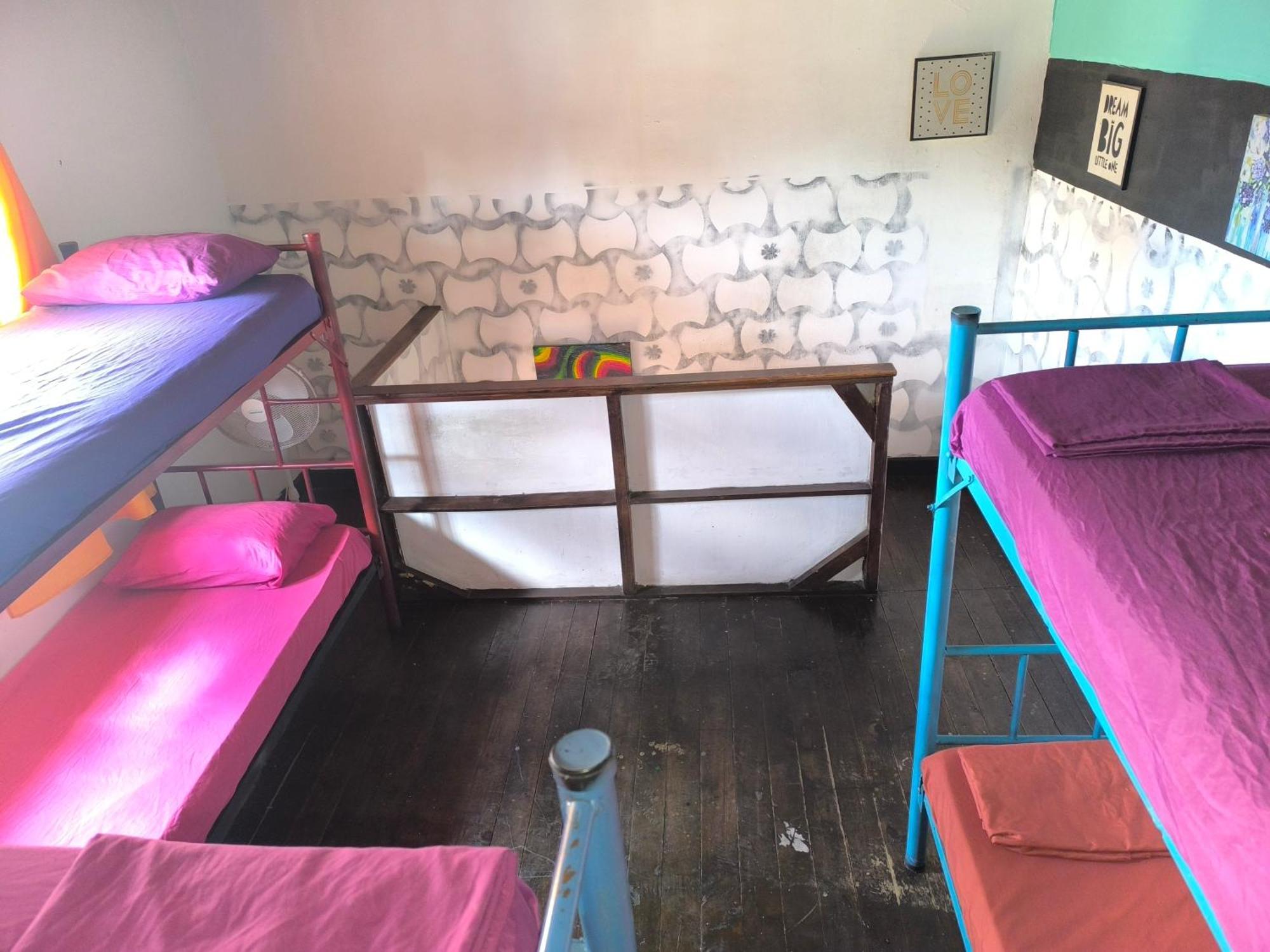 Karim Hostel グアテマラシティ エクステリア 写真