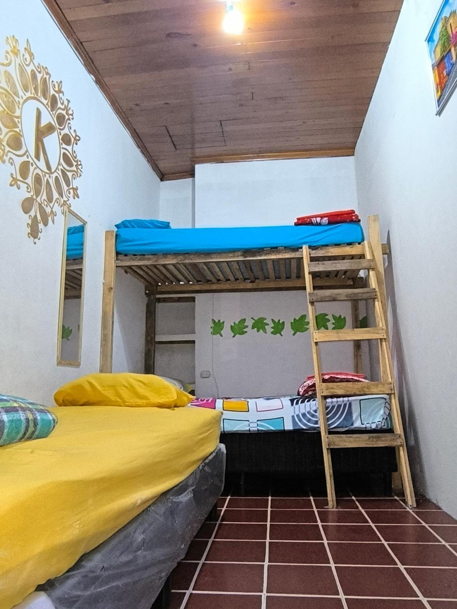 Karim Hostel グアテマラシティ エクステリア 写真